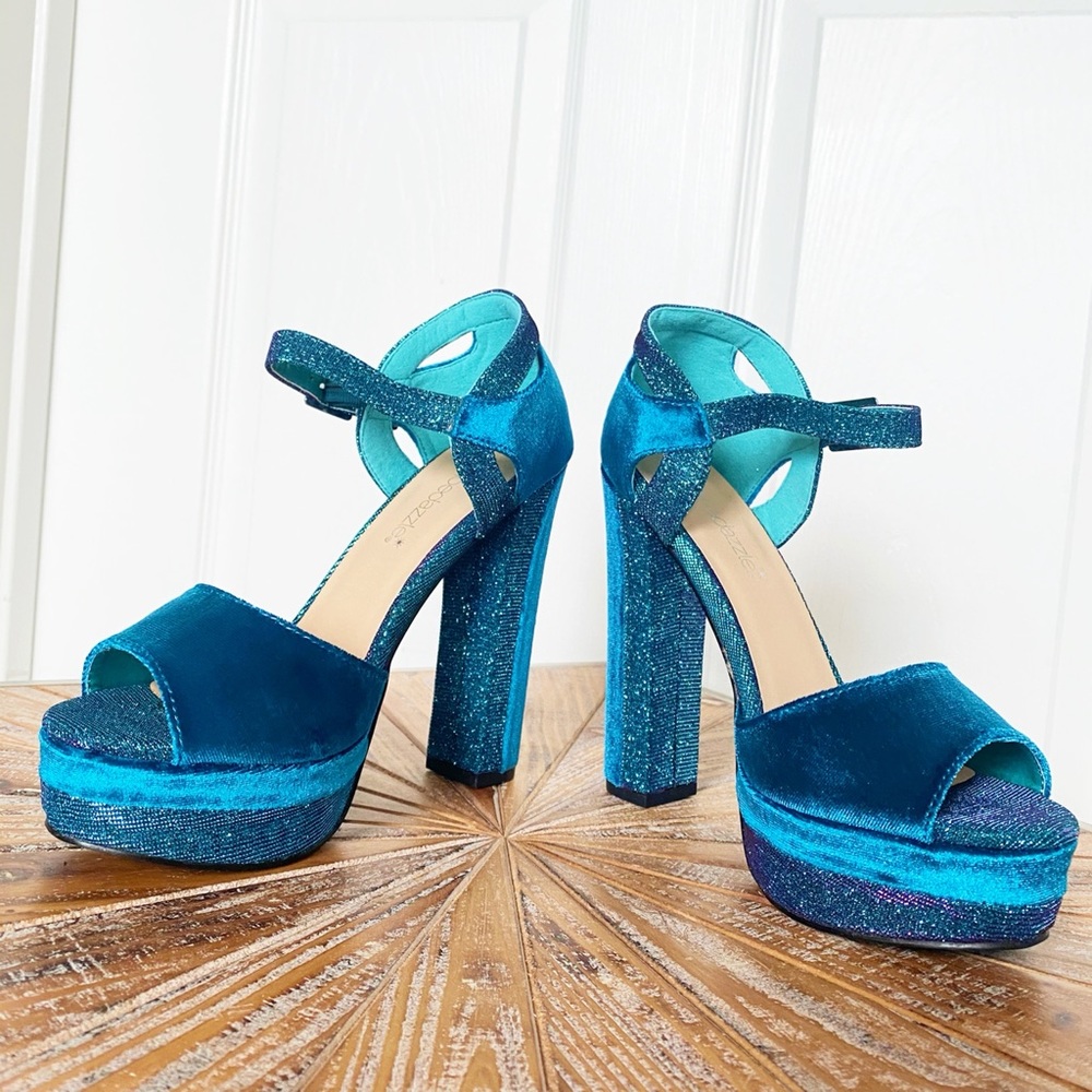 NIB Shoe Dazzle Teal Velvet Platform Sandals - Picture 3 of 12